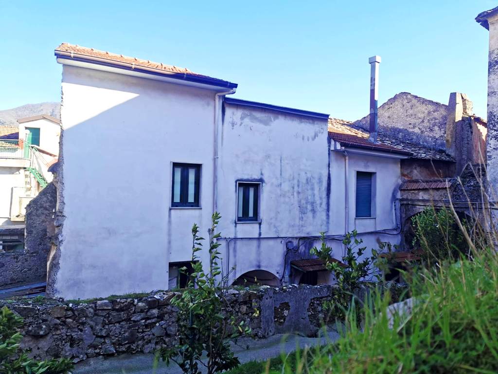 Casa con ingresso indipendente a Montecorvino Rovella (SA)
