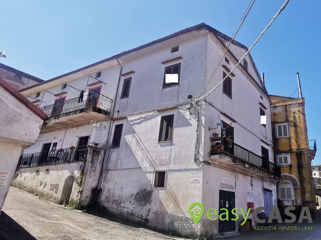 Appartamento con sottotetto a Montecorvino Rovella (SA)