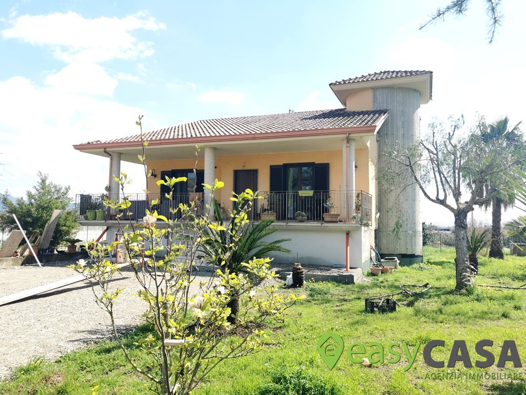 Villa indipendente con giardino a Montecorvino Pugliano (SA)