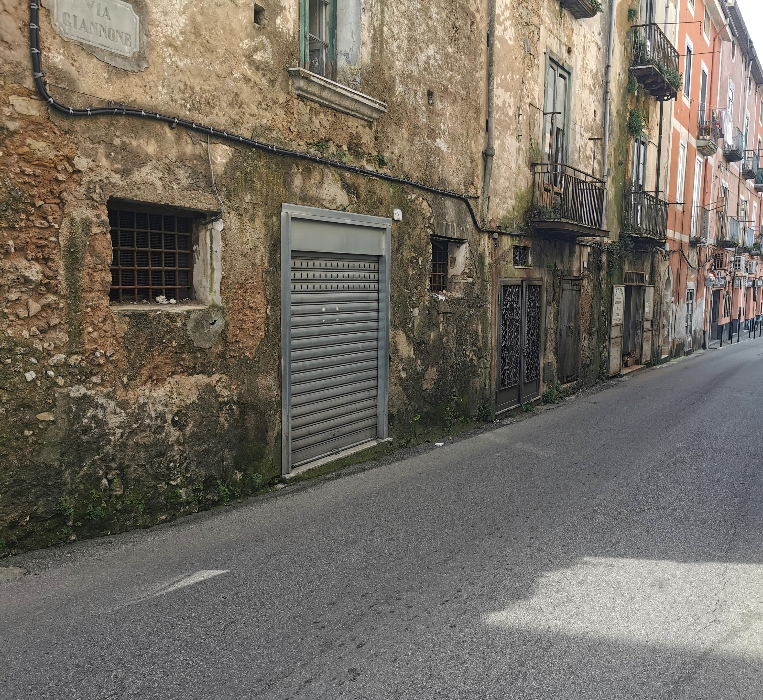 Locale deposito a Montecorvino Rovella(SA)