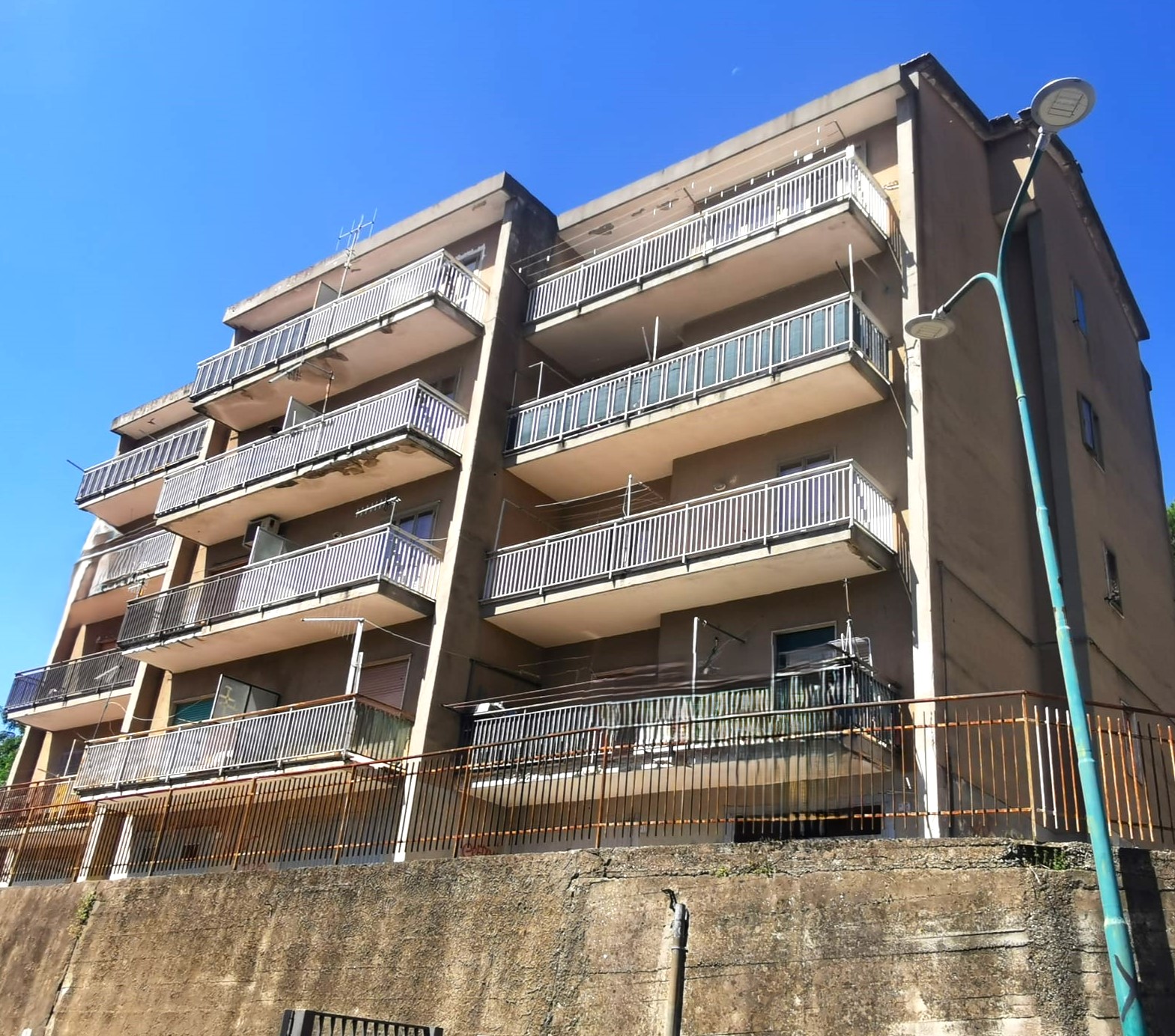 QUADRILOCALE DI AMPIA METRATURA A MONTECORVINO ROVELLA (SA)