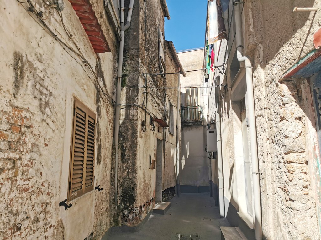 APPARTAMENTO CON 3 CAMERE A MONTECORVINO ROVELLA (SA)